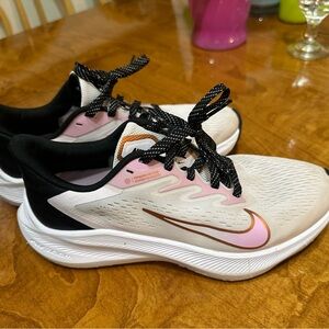 Nike | Shoes | Nike Air Zoom Winflo Women
 Size 7.5 US Light Arctic